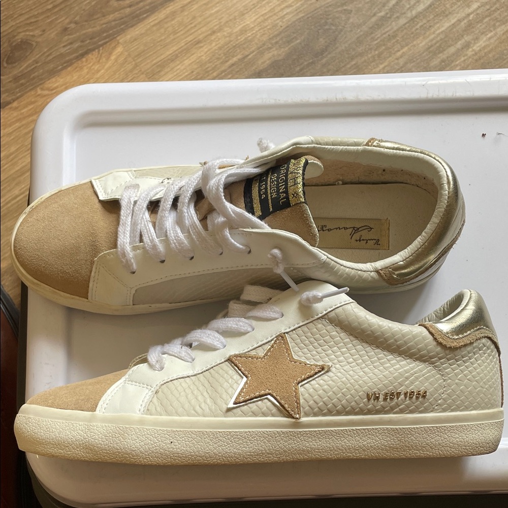 Vintage Havana Star Goose White and Tan Sneakers